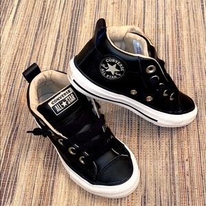 NWOT Chucks Converse black leather junior 10.5